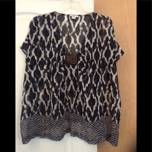 Black/White color,printed sheer women top size L